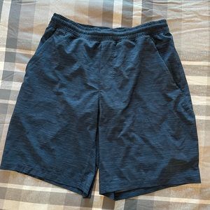 Men’s lululemon lined shorts mint condition SZ M